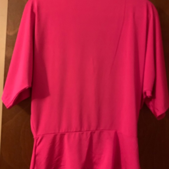 Bright pink top! - Picture 3 of 4